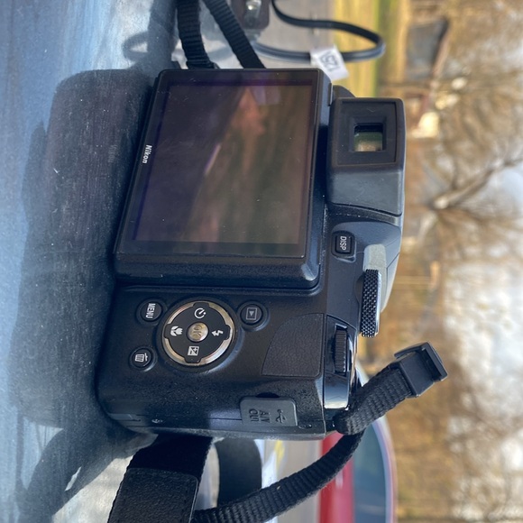 Nikon coolpik P90 digital camera with/ battery , charger and manual. - Picture 12 of 17